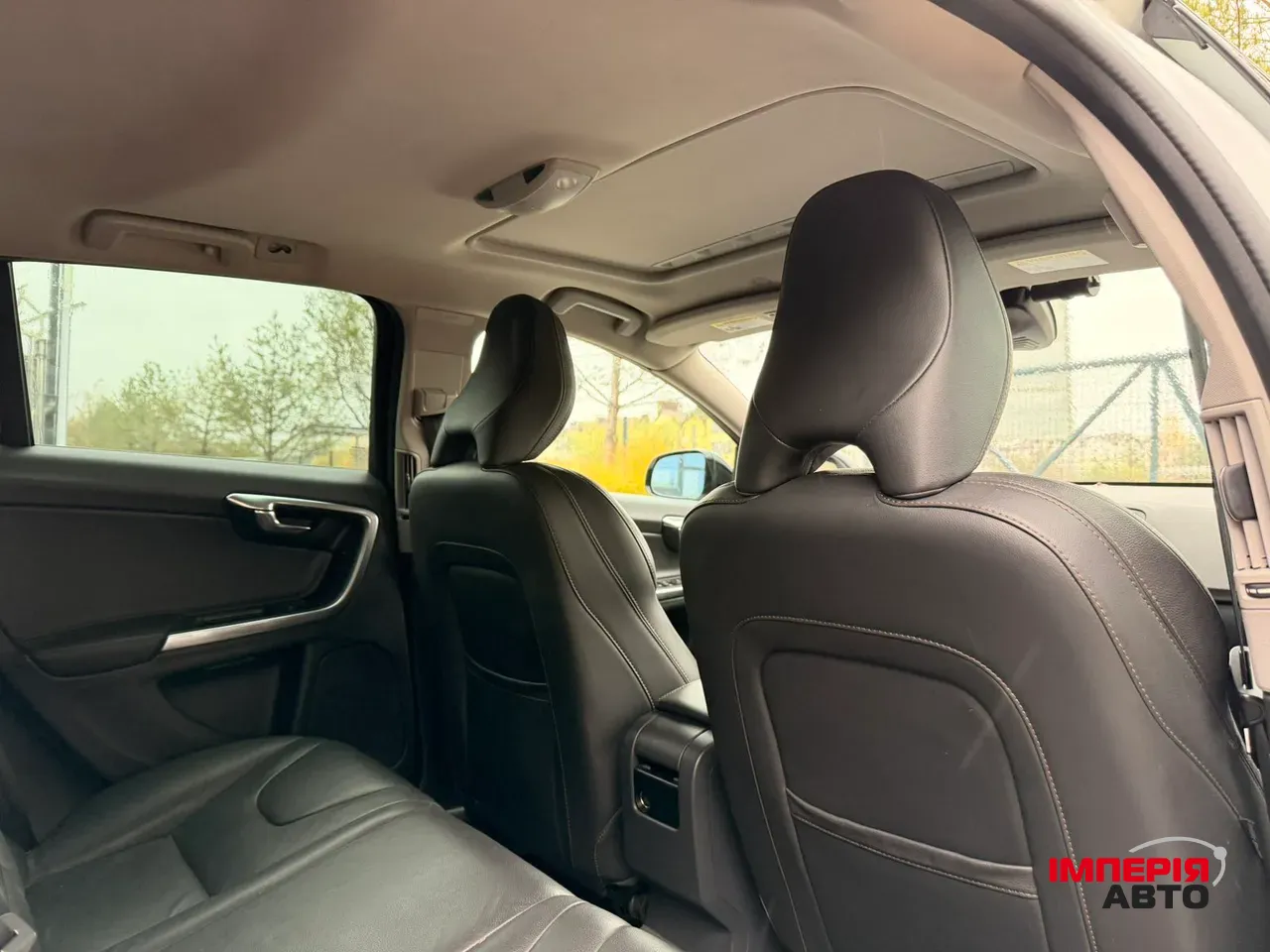 Volvo V60 Cross Country - фото 8