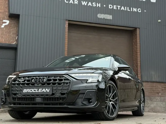 Audi A8 - фото 1