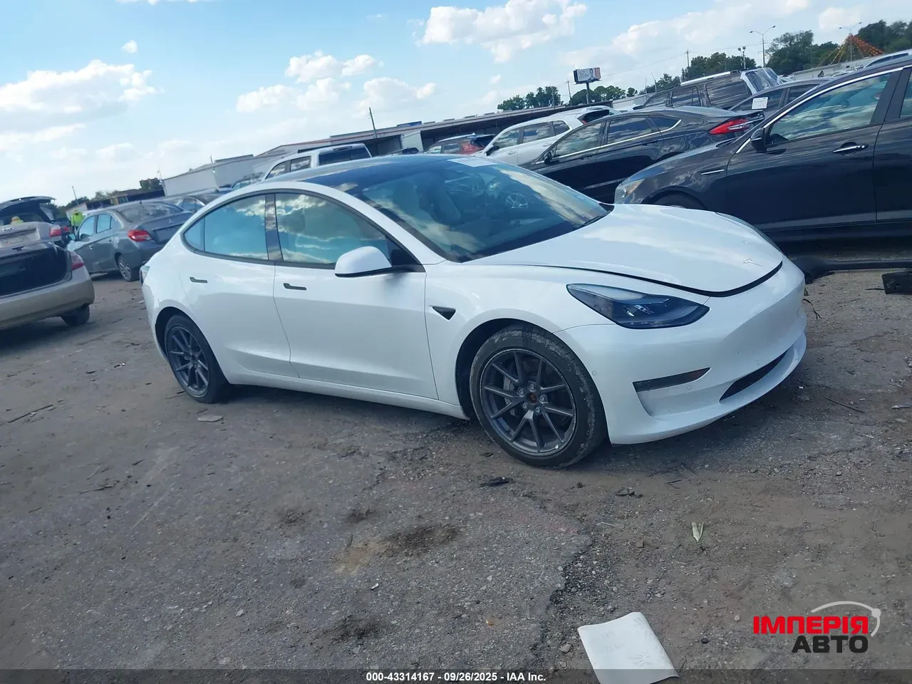 Tesla Model 3 - фото 1