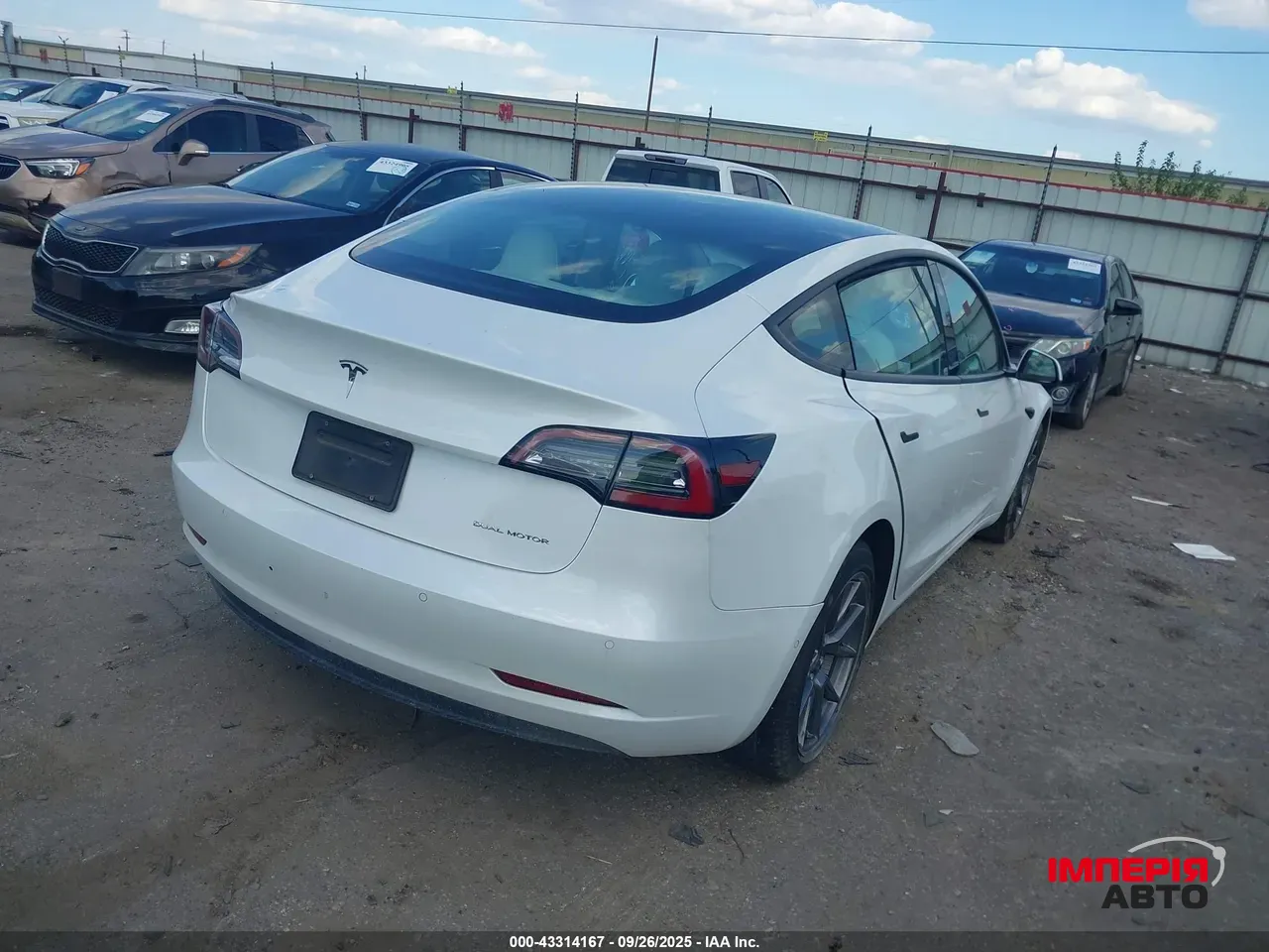 Tesla Model 3 - фото 5