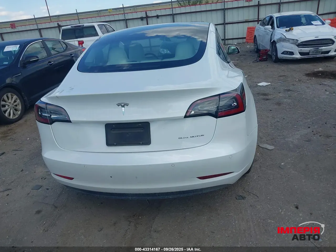 Tesla Model 3 - фото 6