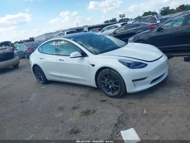 Tesla Model 3 - фото 1