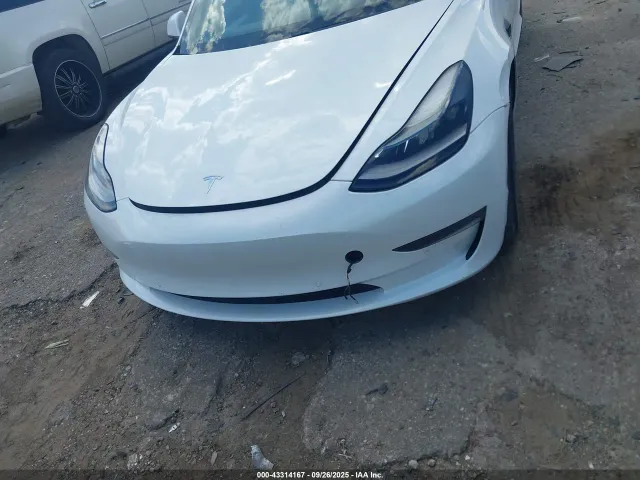 Tesla Model 3 - фото 3