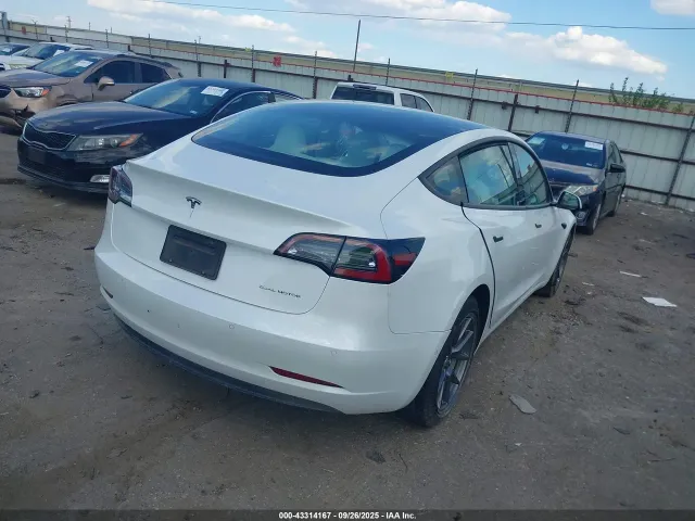 Tesla Model 3 - фото 5