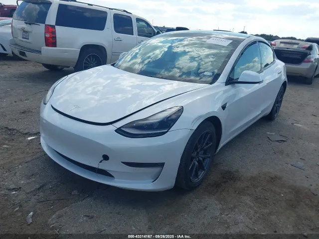 Tesla Model 3 - фото 2