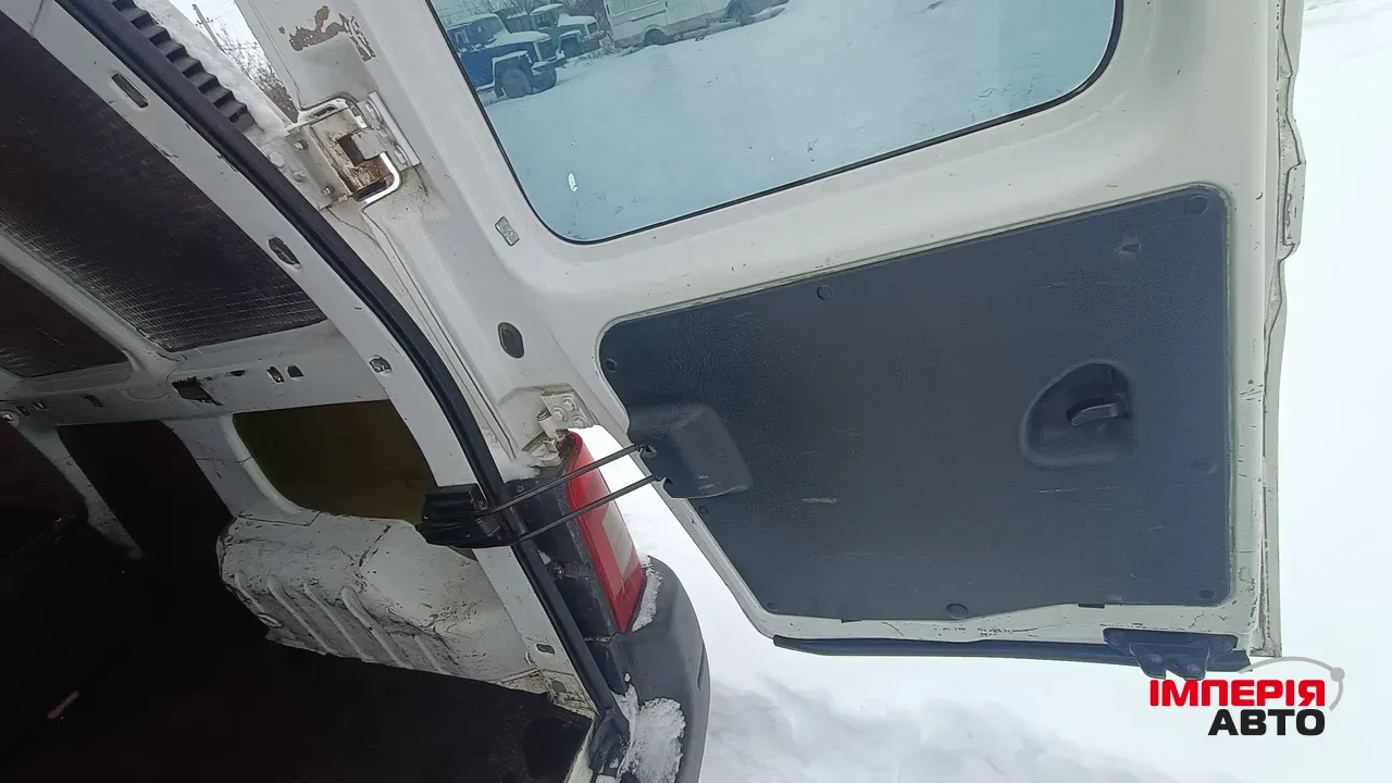 Peugeot Partner - фото 17