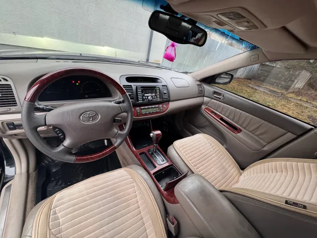 Toyota Camry - фото 4