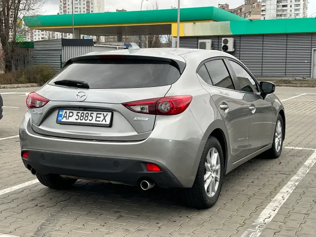 Mazda 3 - фото 2