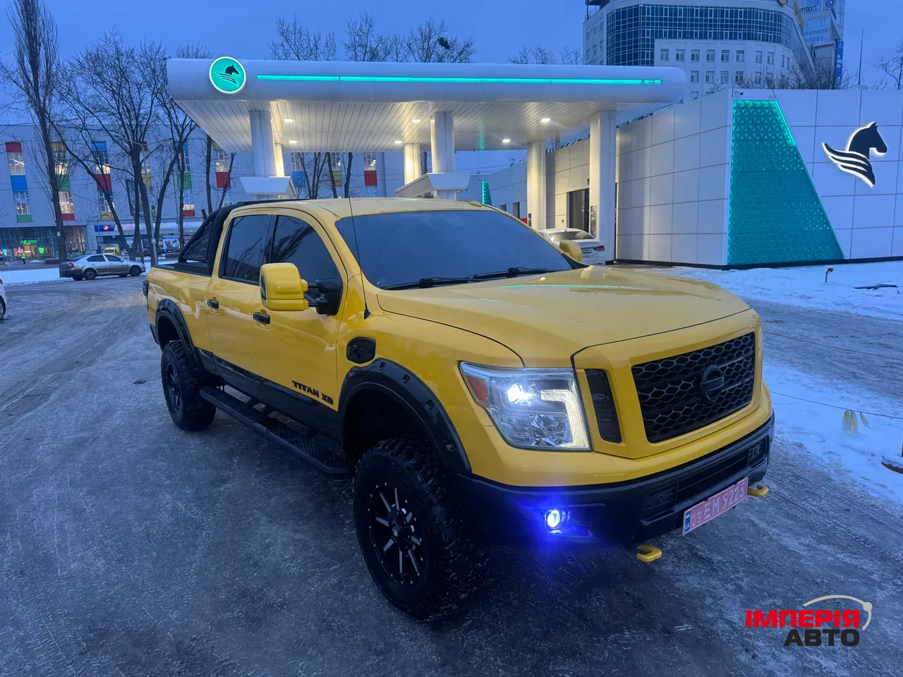 Nissan Titan - фото 1
