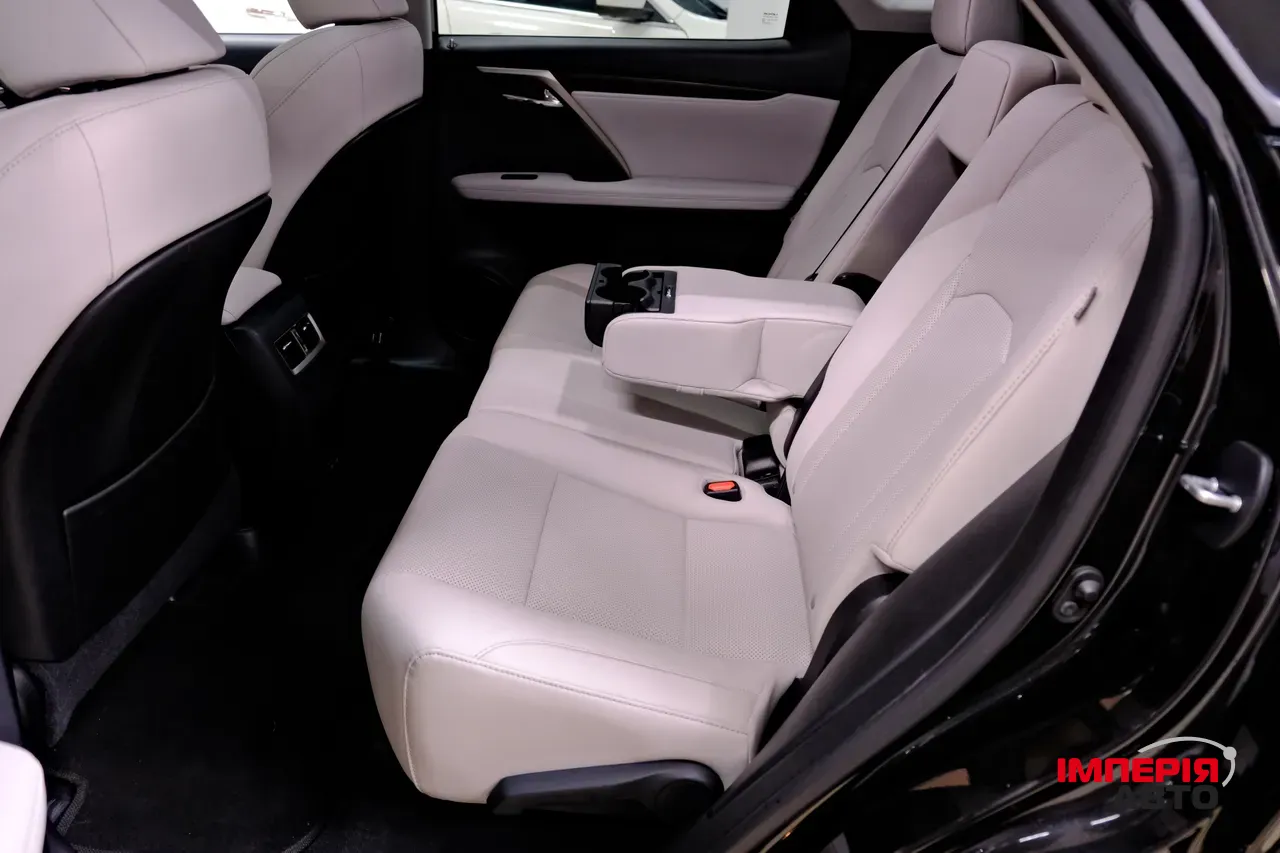 Lexus RX - фото 8