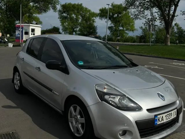 Renault Clio - фото 1