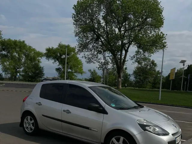 Renault Clio - фото 3