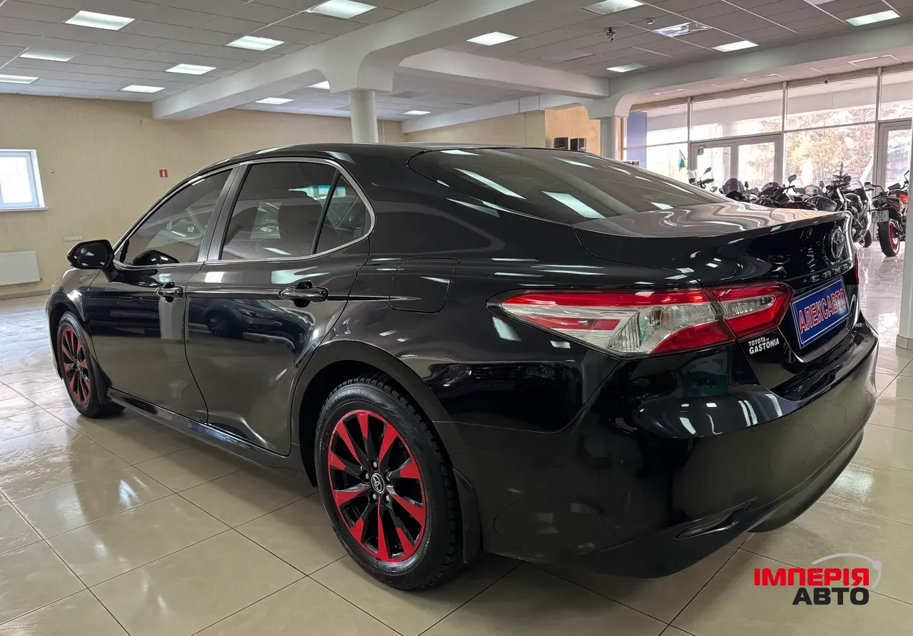 Toyota Camry - фото 4