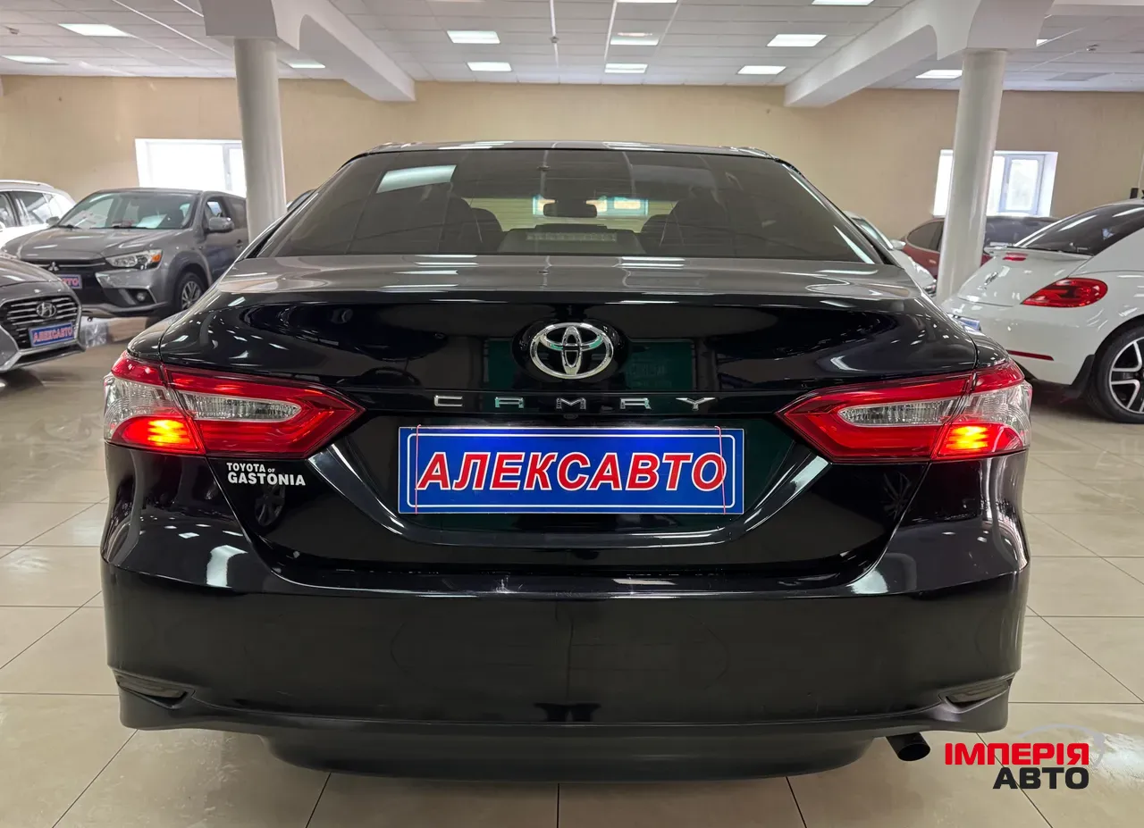 Toyota Camry - фото 5