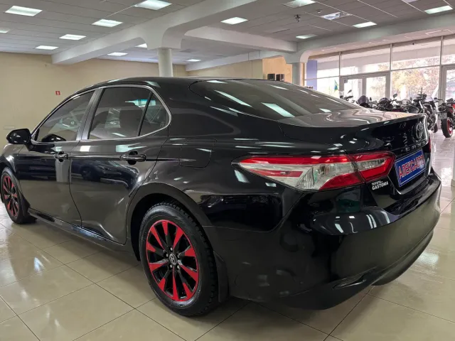 Toyota Camry - фото 4