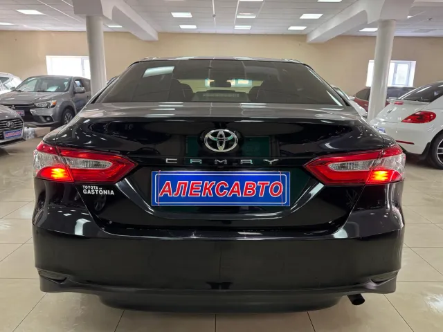 Toyota Camry - фото 5
