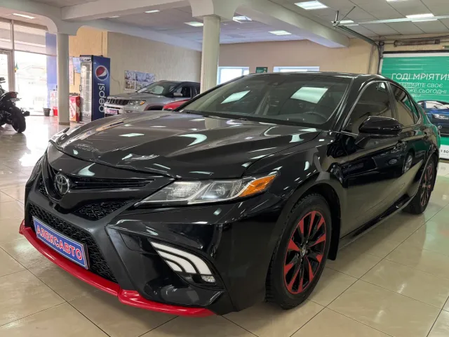 Toyota Camry - фото 3