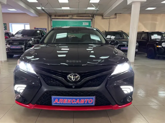 Toyota Camry - фото 2