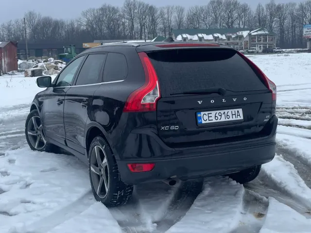 Volvo XC60 - фото 3
