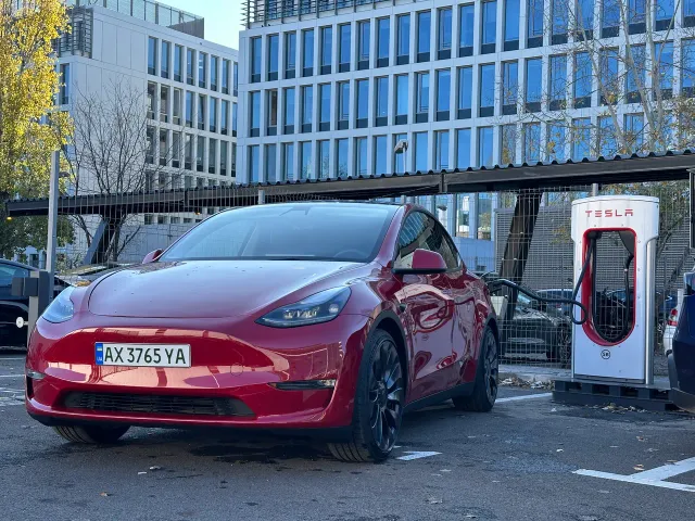 Tesla Model Y - фото 2