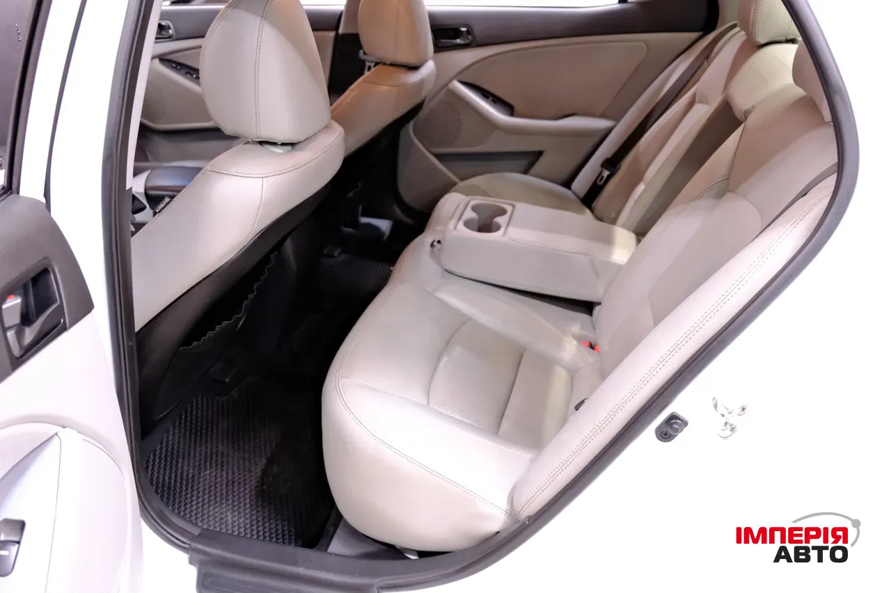 Kia Optima - фото 9