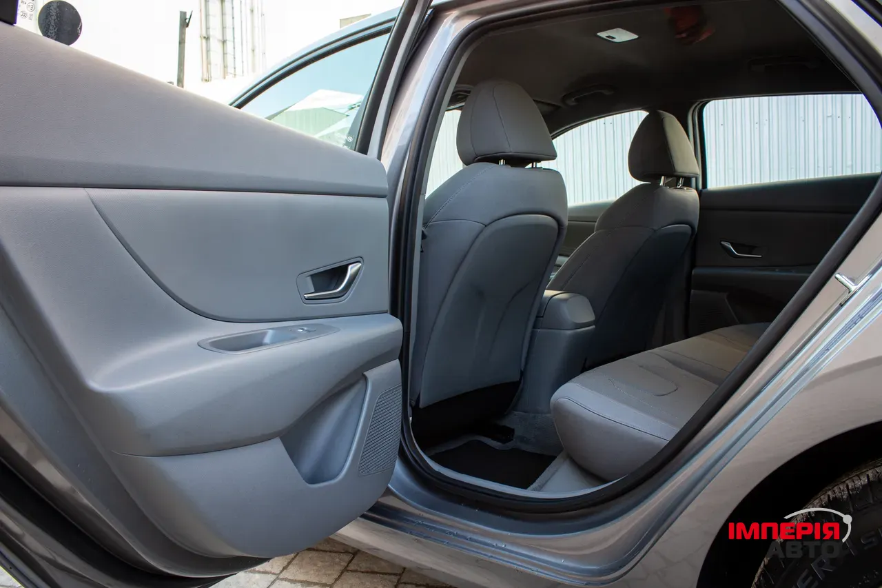 Hyundai Elantra - фото 18