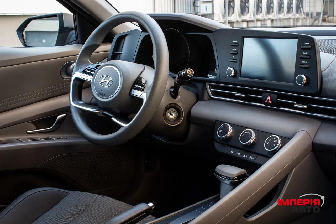 Hyundai Elantra - фото 12