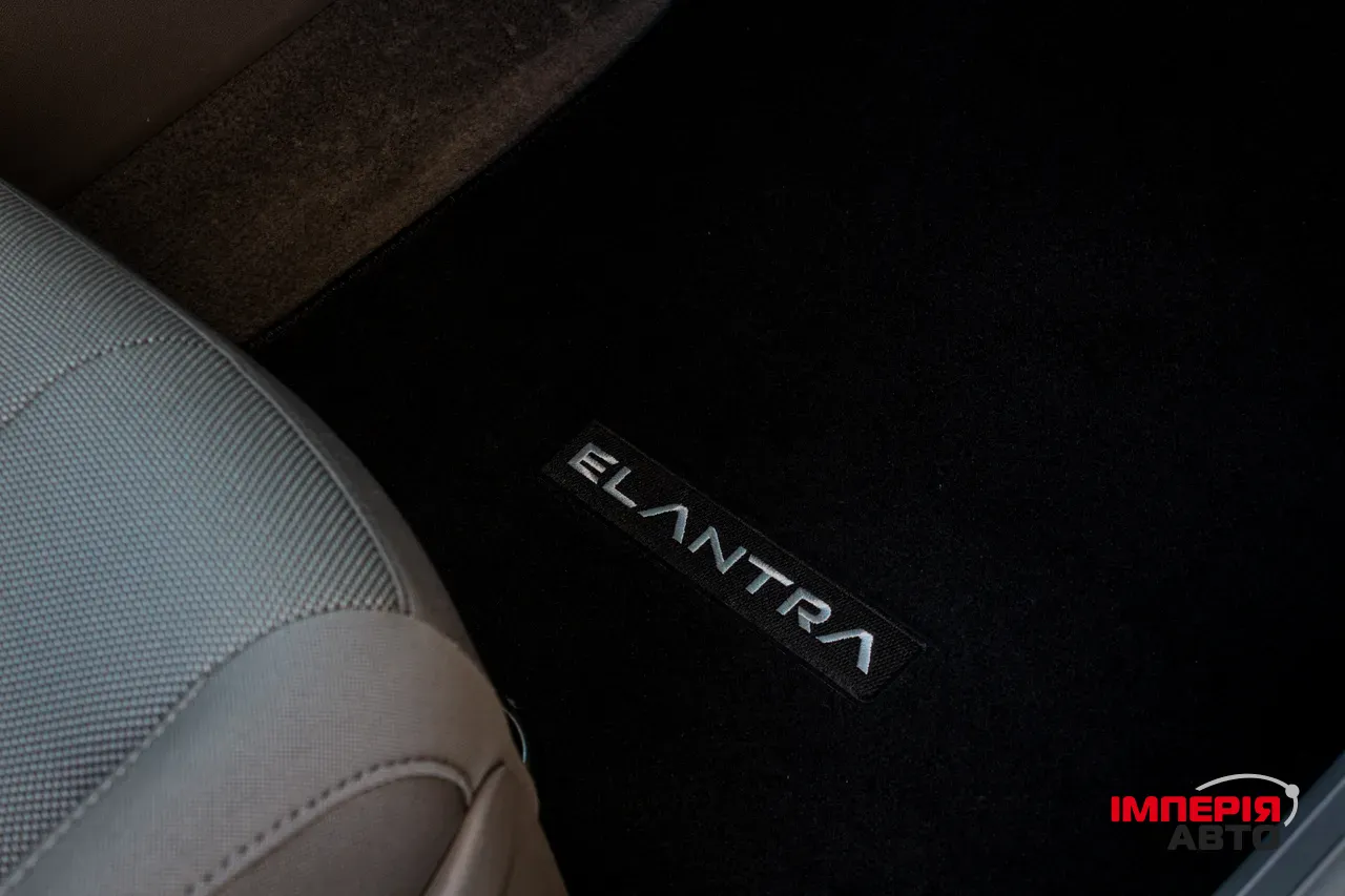 Hyundai Elantra - фото 28