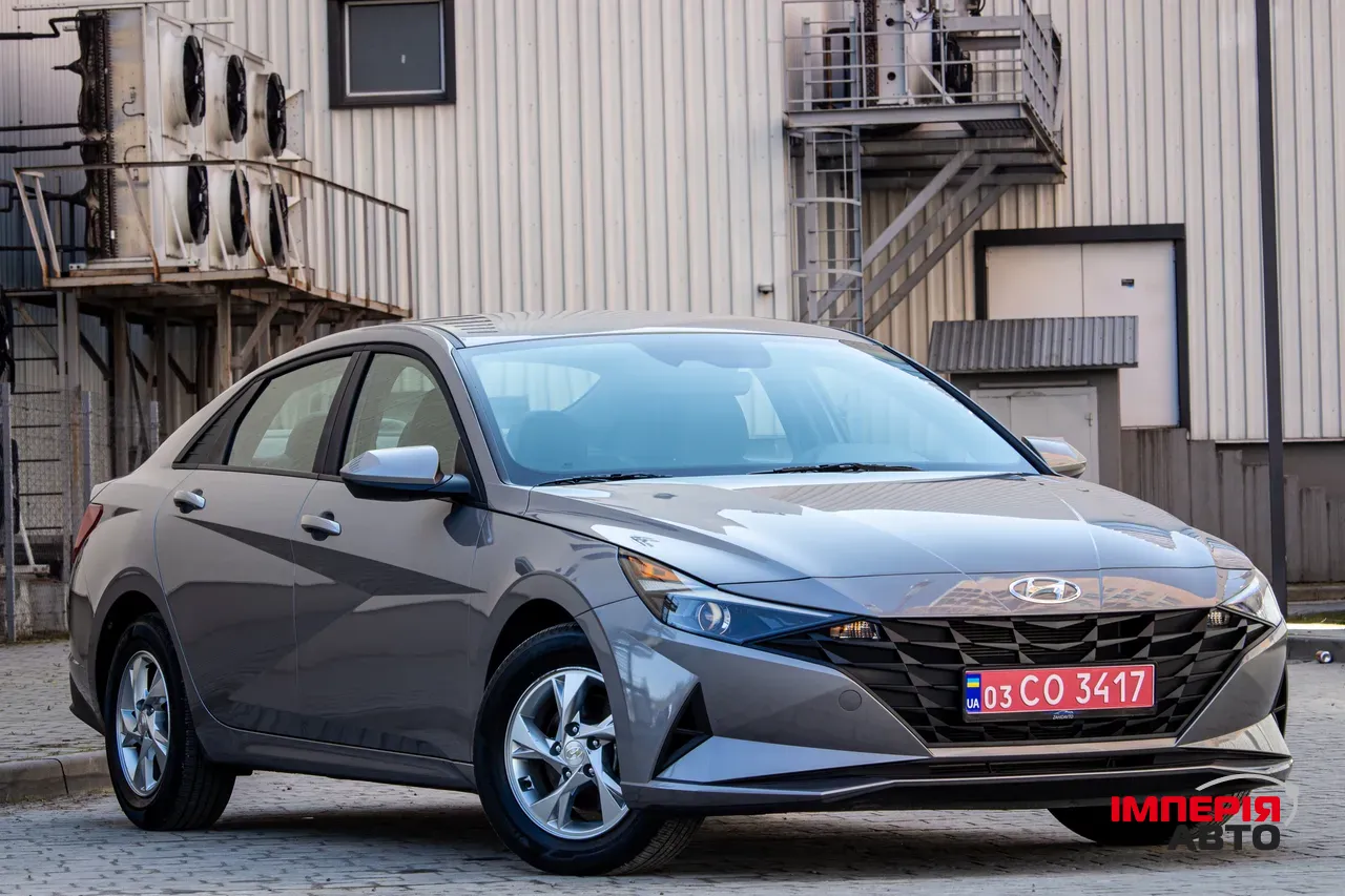 Hyundai Elantra - фото 1