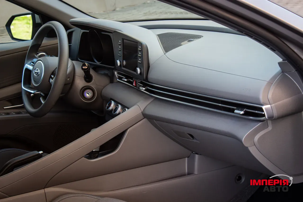 Hyundai Elantra - фото 16