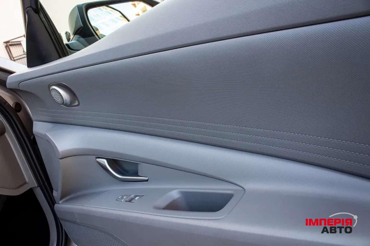 Hyundai Elantra - фото 25