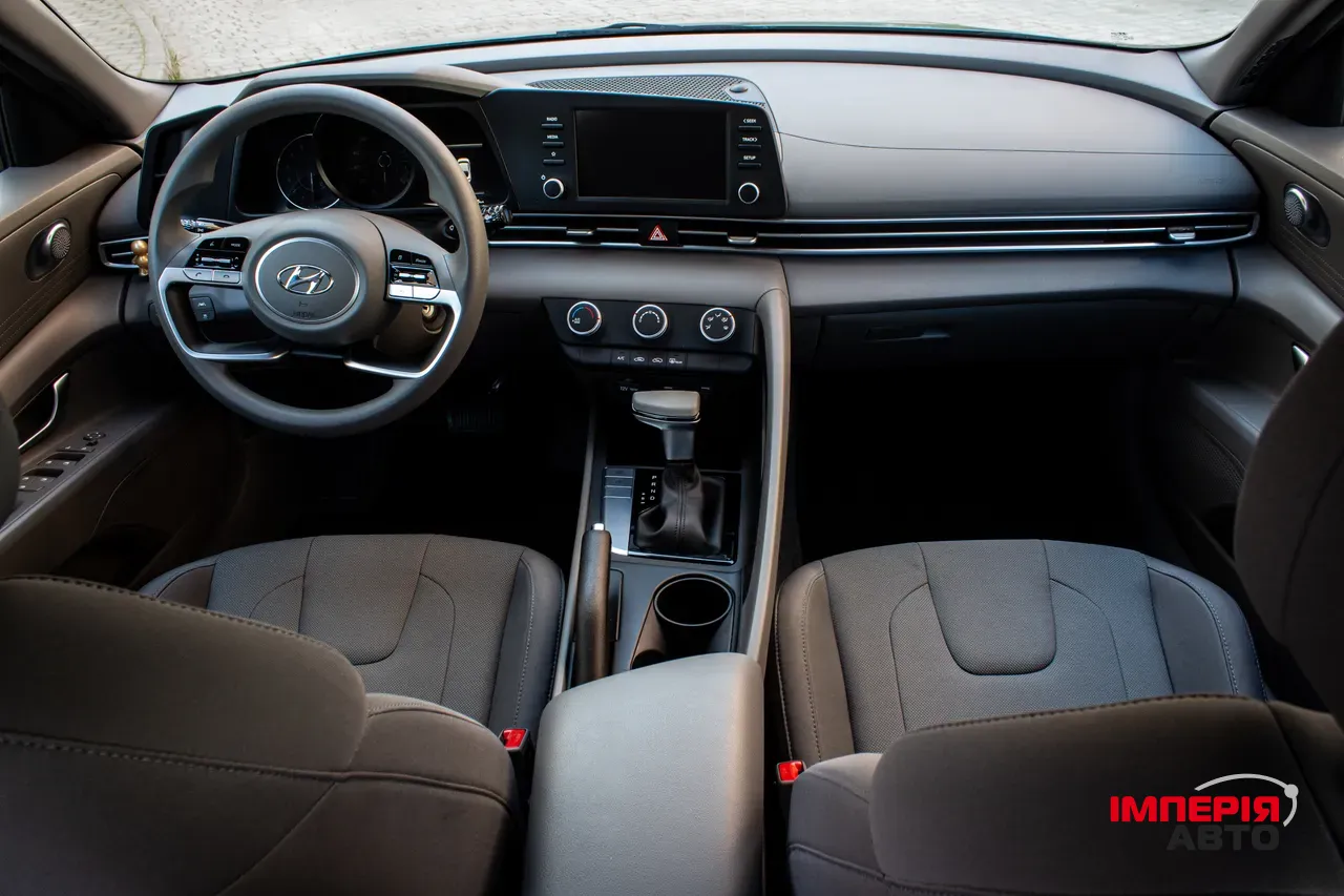 Hyundai Elantra - фото 10