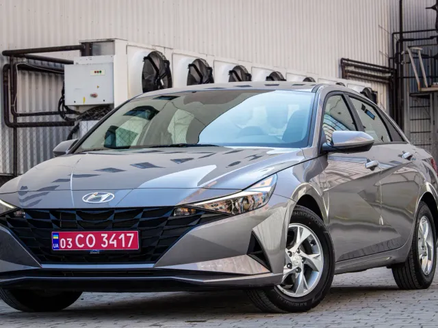 Hyundai Elantra - фото 3