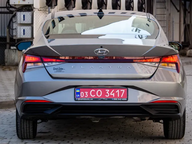 Hyundai Elantra - фото 4