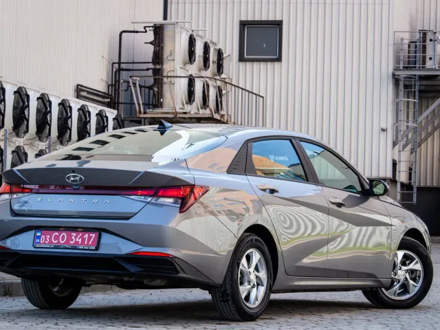 Hyundai Elantra - фото 5