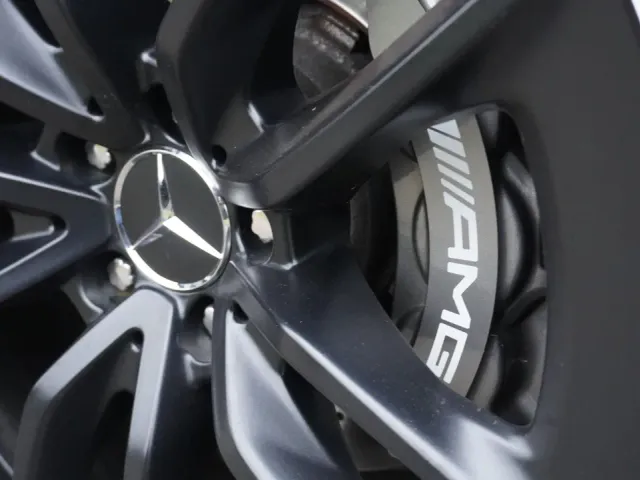 Mercedes-Benz AMG GT - фото 4