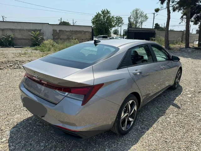 Hyundai Elantra - фото 3