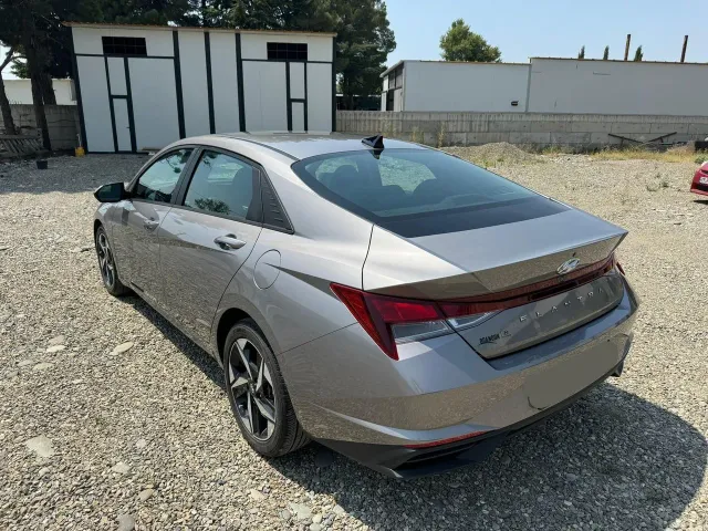 Hyundai Elantra - фото 4