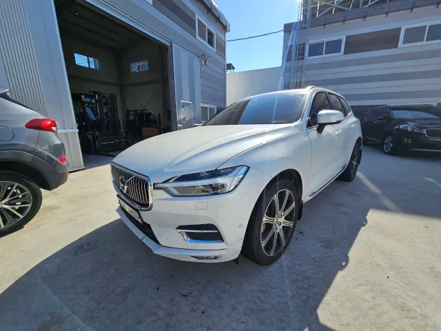 Volvo XC60 - фото 1