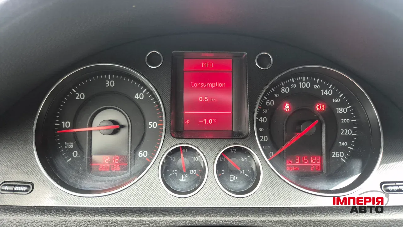 Volkswagen Passat - фото 7