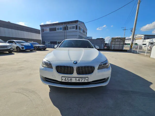BMW 5 серії - фото 1