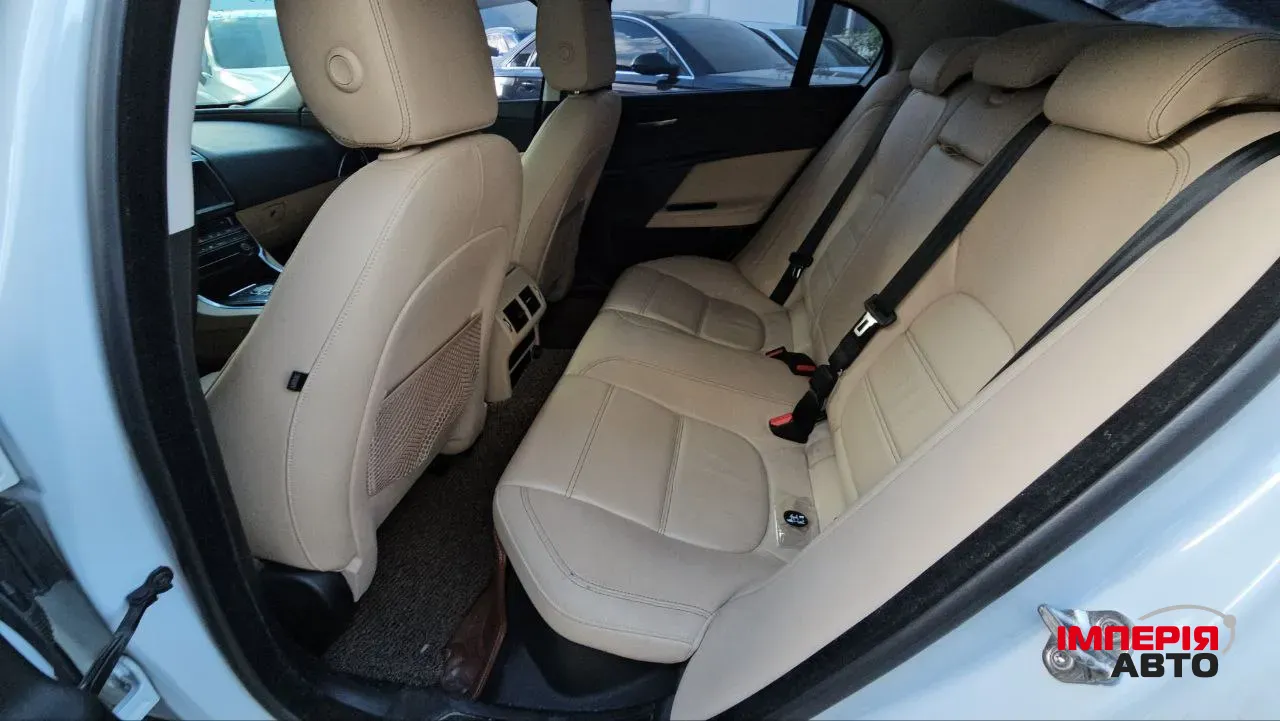 Jaguar XE - фото 4