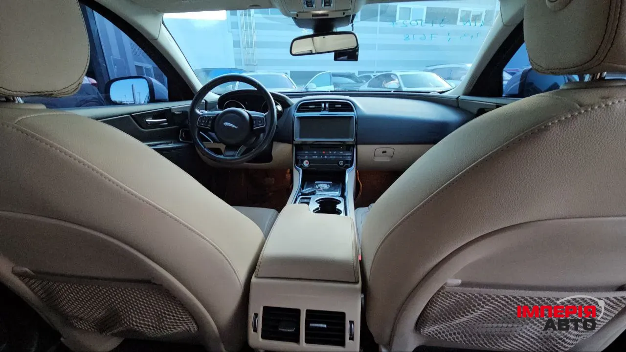 Jaguar XE - фото 5