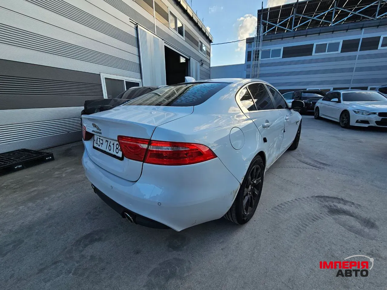 Jaguar XE - фото 10