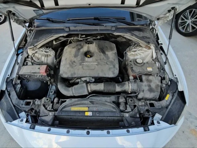 Jaguar XE - фото 2