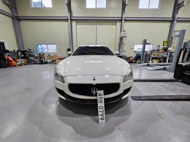 Maserati Quattroporte - фото 1