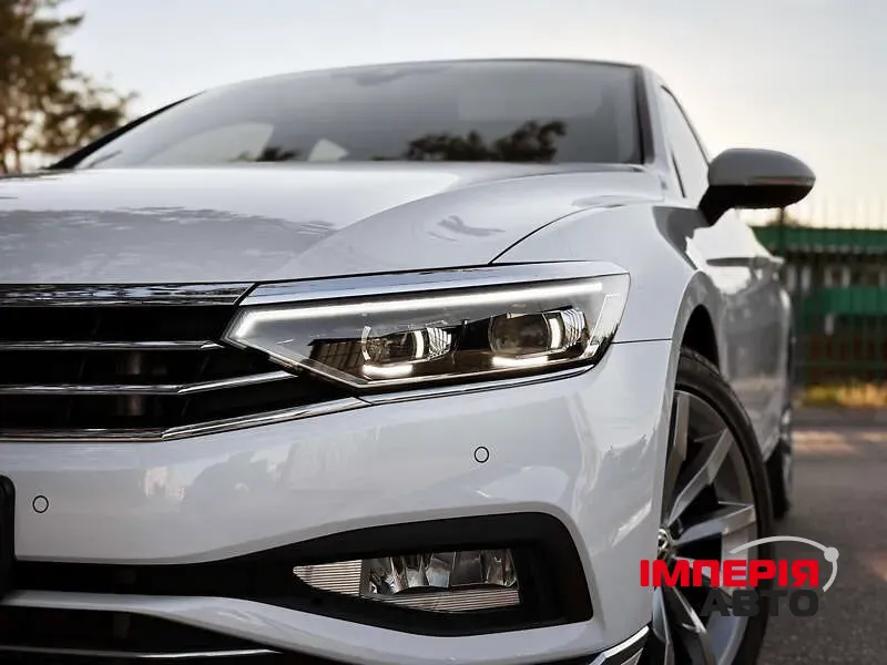 Volkswagen Passat - фото 2