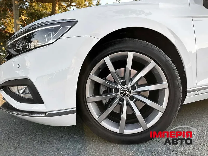 Volkswagen Passat - фото 4