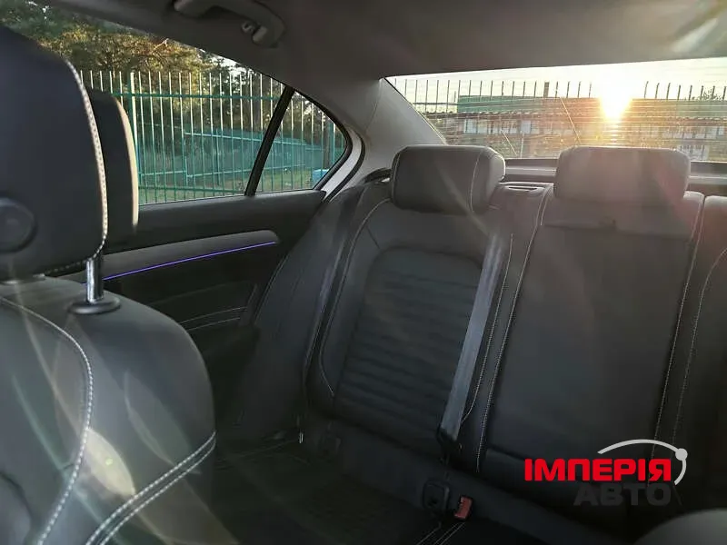 Volkswagen Passat - фото 6