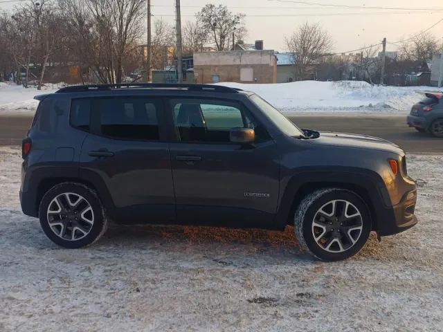 Jeep Renegade - фото 3